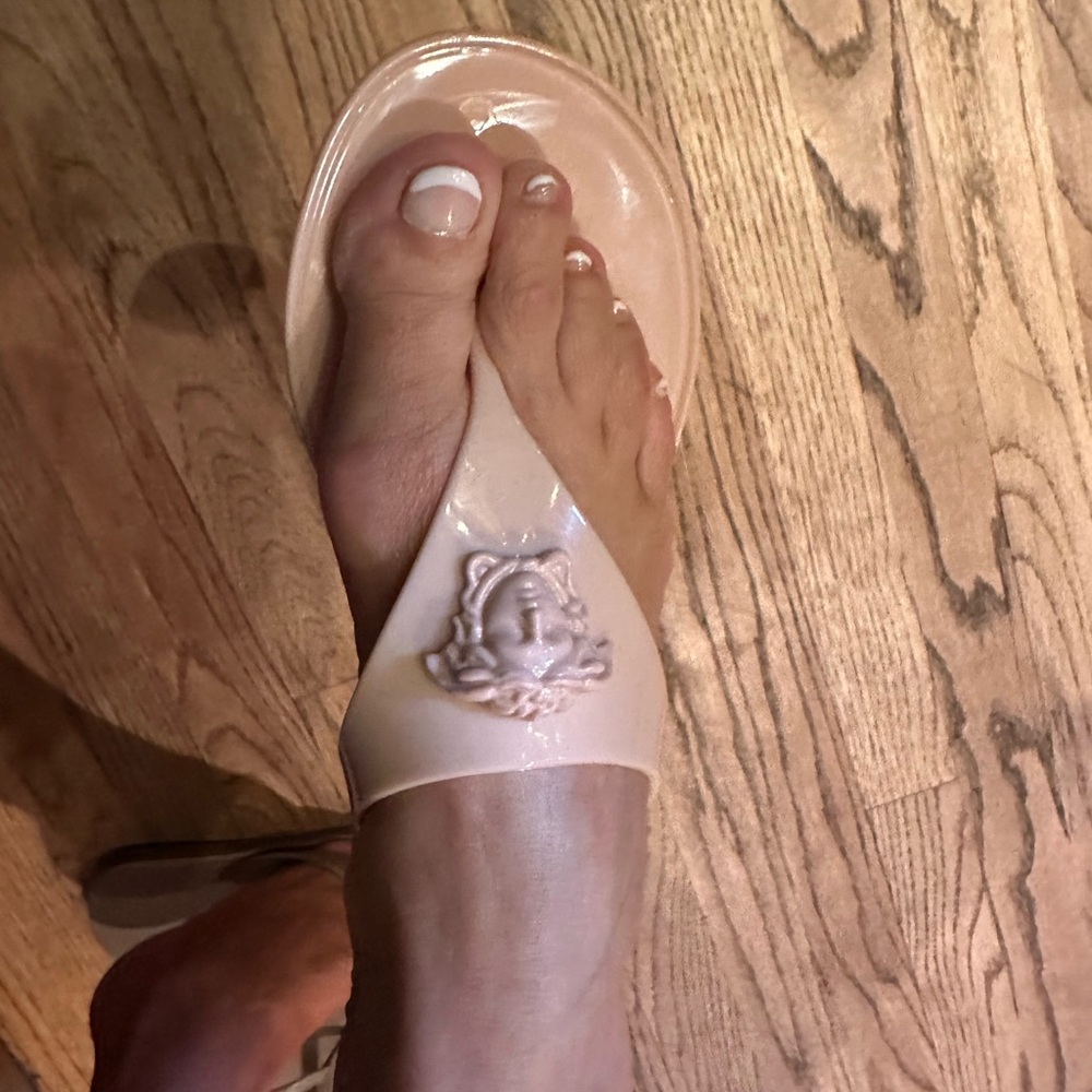 Versace Women's Light Pink  neutral Sandals 🩴 8 Adorable! 🥰